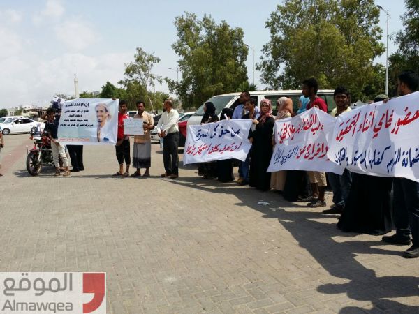 عدن: وقفة احتجاجية ضد الانتهاكات بحق المعتقلين وللمطالبة بكشف مصير عشرات المخفيين قسريا (صور + فيديو)