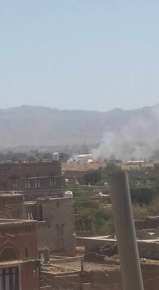 طيران التحالف يدمر مخزن أسلحة للانقلابيين في الكلية الحربية بالعاصمة صنعاء (صور)