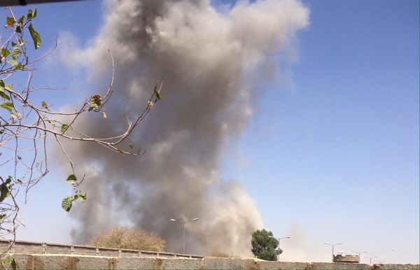 طيران التحالف يدمر مخزن أسلحة للانقلابيين في الكلية الحربية بالعاصمة صنعاء (صور)