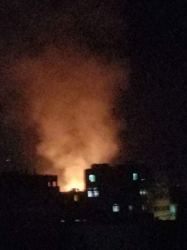 طيران التحالف يقصف مخازن عسكرية تابعة للانقلابيين وسط العاصمة صنعاء (صور)