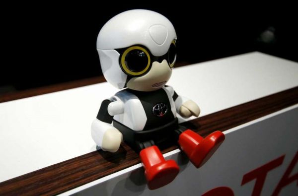 روبوت عاطفي من تويوتا يرافقك في السيارة