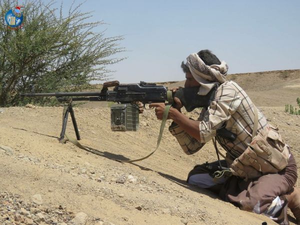 معارك عنيفة ومدفعية الجيش تستهدف تعزيزات للحوثيين في جبهة صرواح بمأرب