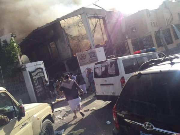 عشرات القتلى والجرحى بقصف استهدف القاعة الكبرى بصنعاء أثناء تواجد قيادات ومسؤولون حوثيون (صور)