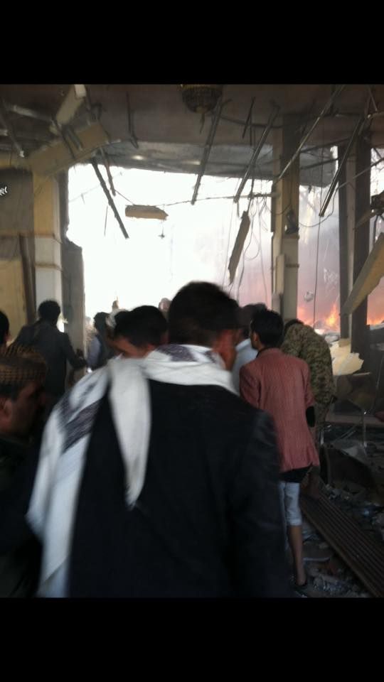 عشرات القتلى والجرحى بقصف استهدف القاعة الكبرى بصنعاء أثناء تواجد قيادات ومسؤولون حوثيون (صور)