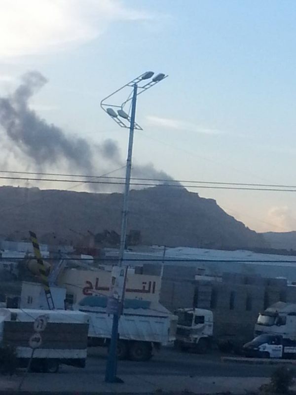 انفجاران عنيفان جراء استهداف الطيران لأحد المواقع شمال العاصمة صنعاء (صور)