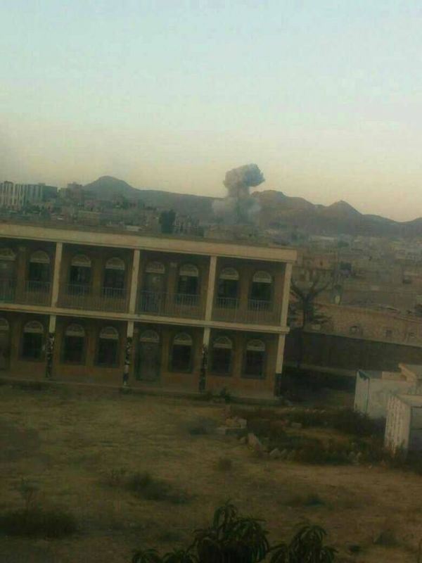 غارات لمقاتلات التحالف على مواقع تابعة لمليشيا الحوثي والمخلوع بمديرية يريم شمال إب (صور)