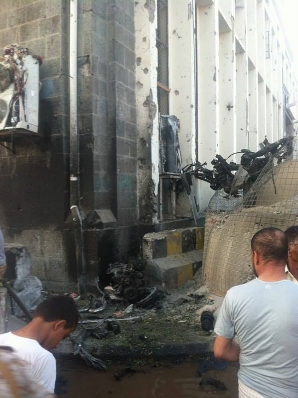 سيارة مفخخة تستهدف مبنى البنك المركزي في عدن