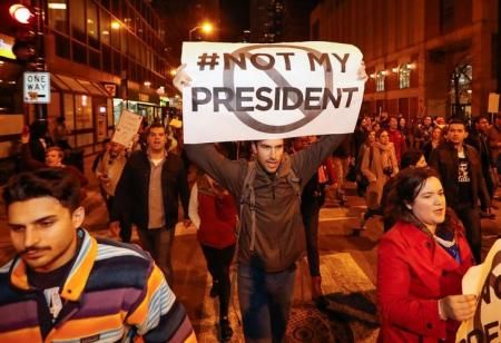 آلاف يتظاهرون في أجزاء مختلفة من أمريكا احتجاجا على فوز ترامب