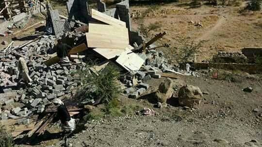 جرافات مليشيا الحوثي تهدم منازل أحد المواطنين بعد انتهائه من عملية البناء في العاصمة صنعاء (صور)