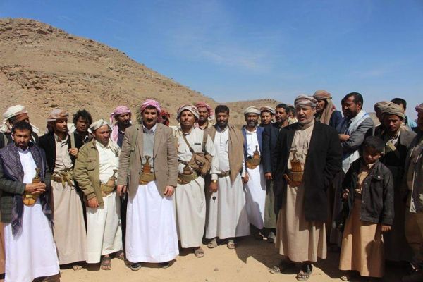 محافظ صنعاء يبشر النازحين من بعض مديريات صنعاء باقتراب الفرج ويؤكد أن الانقلاب إلى زوال (صور)