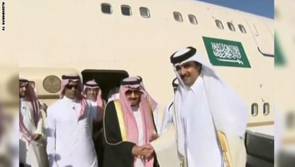 الملك سلمان يصل قطر في ثاني محطة من جولته الخليجية
