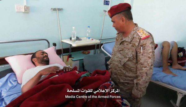 القميري يزور جرحى الجيش والمقاومة في مستشفى مأرب