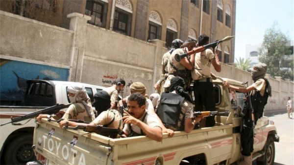 مصادر عسكرية لـ ( الموقع بوست) : الرئيس هادي يوجه بسحب الأسلحة الثقيلة من يد المجاميع المسلحة بتعز