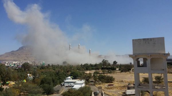 طيران التحالف يعاود قصف أهدافا في ميدان السبعين بالعاصمة صنعاء (صور)