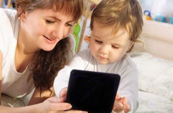 خبراء: التكنولوجيا الذكية تعزز قدرات الأطفال وتفيدهم