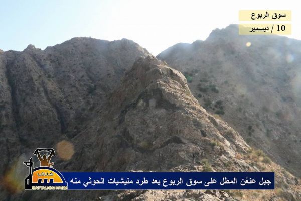 تعز : الجيش الوطني يحكم السيطرة على جبل عنعن ويفتح طريق هيجة العبد (صور)