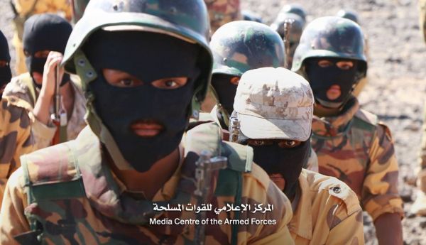 مناورة عسكرية بمناسبة تخرج دفعة من قوات المهام الخاصة بمحافظة مأرب (صور)
