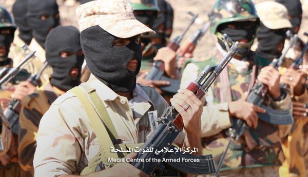 مناورة عسكرية بمناسبة تخرج دفعة من قوات المهام الخاصة بمحافظة مأرب (صور)