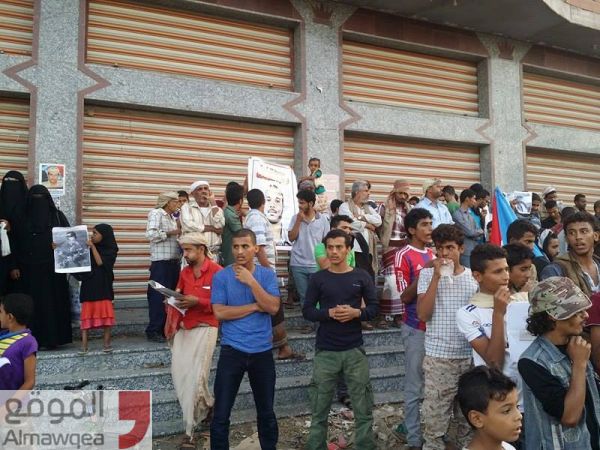 وقفة احتجاجية بالعاصمة المؤقتة عدن للعشرات من ذوي المعتقلين والمخفيين قسريا (صور)