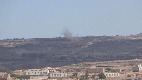 الضالع: مقتل اثنين من مسلحي الحوثي والمخلوع وإصابة اخرين بقصف مدفعية الجيش بجبهة حمك