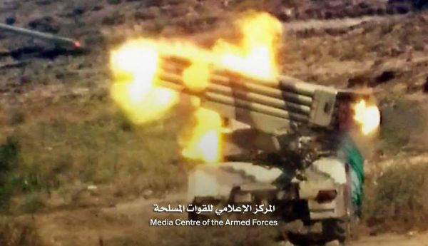 الضالع : مدفعية الجيش الوطني تقصف مواقع المليشيا في قرية رمه