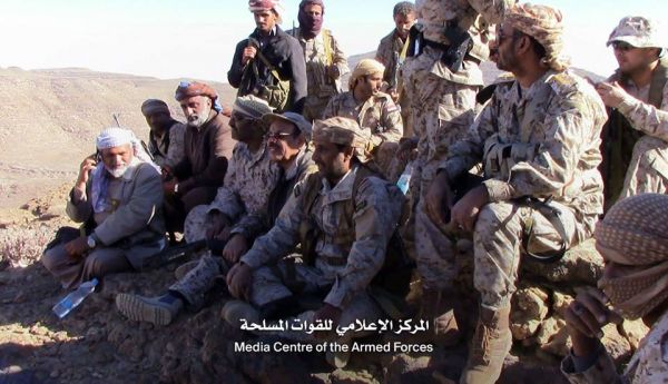 الفريق علي محسن صالح يتفقد وحدات الجيش في الخطوط الأمامية بنهم شرق صنعاء (صور)