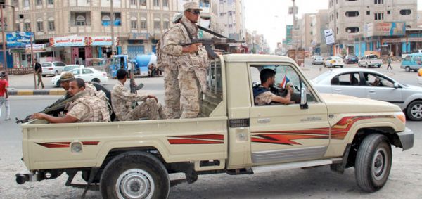 عناصر من الحزام الأمني تطلق النار بكثافة على مقر اللجنة الوزارية لصرف مرتبات الجيش بزنجبار أبين