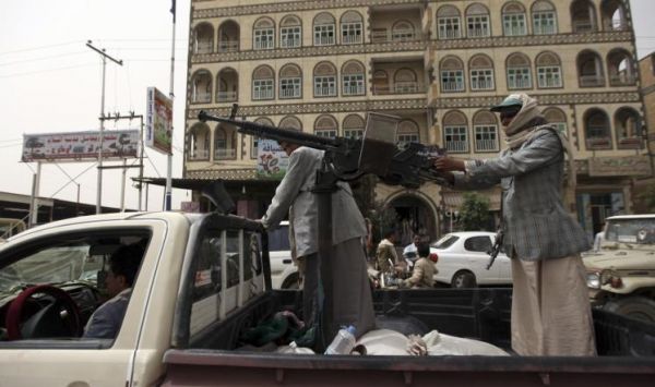 بعد بثها تحقيقا حول نهب السلاح .. مليشيا الحوثي تقتحم مكتب قناة الجزيرة المغلق بصنعاء