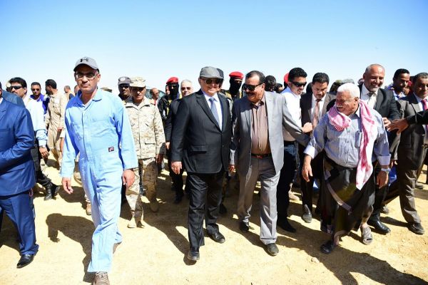 الرئيس هادي يزور المنشئات النفطية بحضرموت ويوجه بإنشاء محطة كهروغازية بقدرة 50 ميجا (صور)