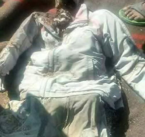 تعز : العثور على جثة مواطن في سطح منزله قنصته مليشيات الحوثي منذ شهر ونصف