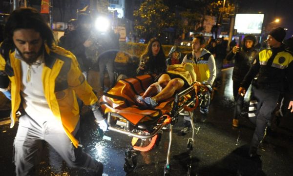 هجوم دامٍ على ملهىً ليلي بإسطنبول يخلف عشرات القتلى والجرحى (فيديو + صور)