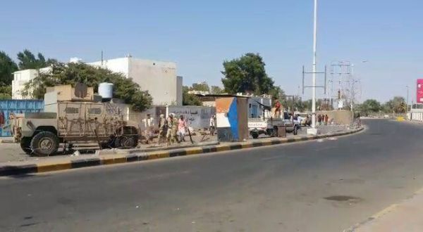 اشتباكات مسلحة في محيط مطار عدن بين أفراد الحراسة