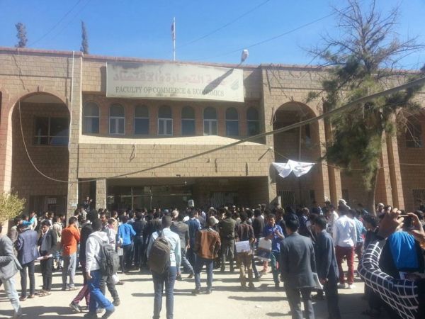 جامعة صنعاء.. رفض طلابي لإقامة الامتحانات واستمرار الإضراب الشامل  (صور)