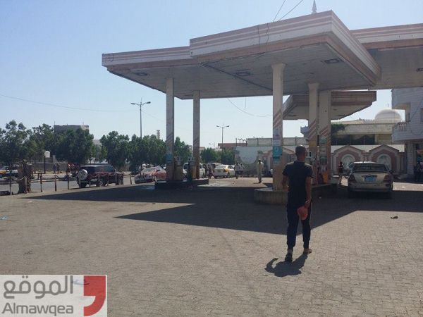عدن : أزمة خانقة في المشتقات النفطية لليوم الرابع على التوالي (صور)