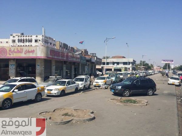 عدن : أزمة خانقة في المشتقات النفطية لليوم الرابع على التوالي (صور)