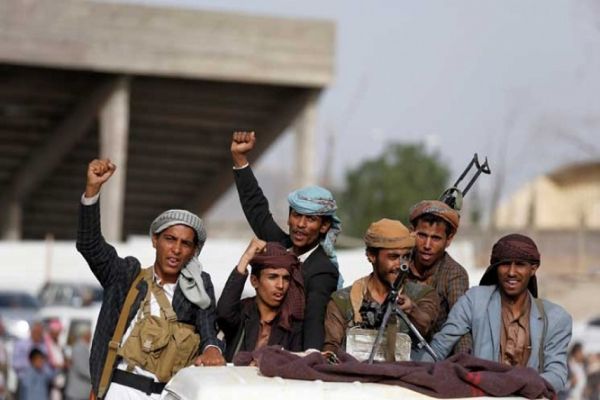 مليشيا الحوثي والمخلوع تختطف 15 مواطنا في النادرة وتنهب مزراع في دمت