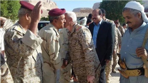قائد المنطقة العسكرية الأولى يتفقد جاهزية الوحدات العسكرية في الوادي والصحراء