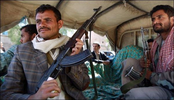 انسحاب العشرات من أبناء حجور المقاتلين بصفوف الحوثيين إثر مقتل إثنين منهم على يد قيادي حوثي