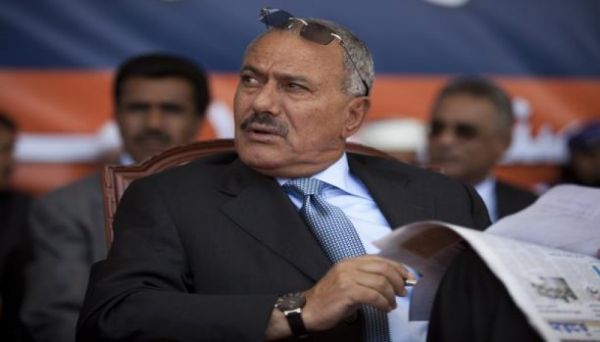 من الإصلاح إلى الحوثيين.. قراءة في التحالفات السياسية المتقلبة للمخلوع صالح (تحليل خاص)