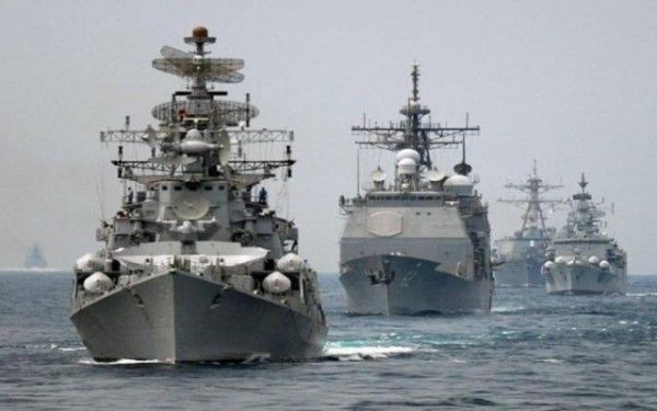 بوارج التحالف العربي تقترب من ميناء المخاء