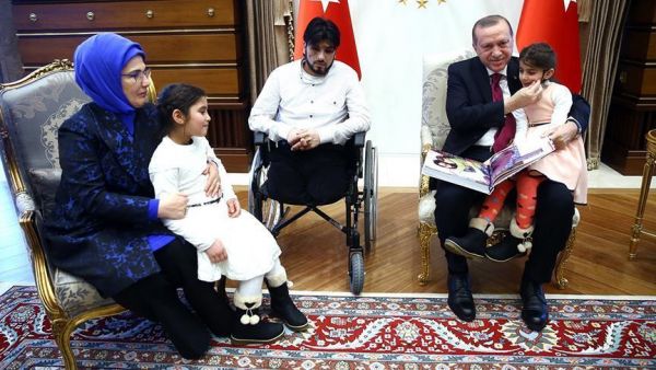 أردوغان يستقبل أسرة الطفلة السورية 