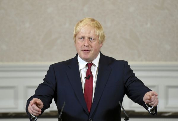 وزير الخارجية البريطاني يتخلى عن جنسيته الاميركية