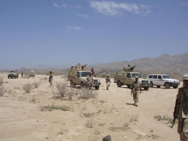 قيادي عسكري: ميليشيات الحوثيين تقف وراء هجمات القاعدة في أبين
