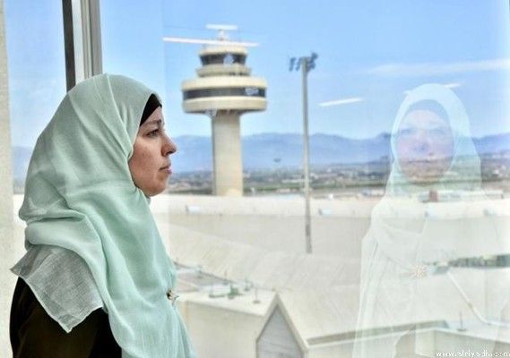 القضاء الاسباني يسمح لموظفة مطار بارتداء الحجاب