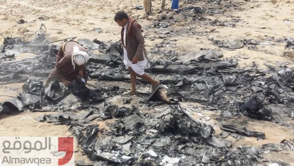غموض يلف حقيقة الطائرة التي سقطت أمس الثلاثاء بمدينة مأرب (فيديو - صور)