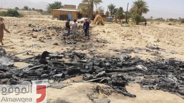 غموض يلف حقيقة الطائرة التي سقطت أمس الثلاثاء بمدينة مأرب (فيديو - صور)