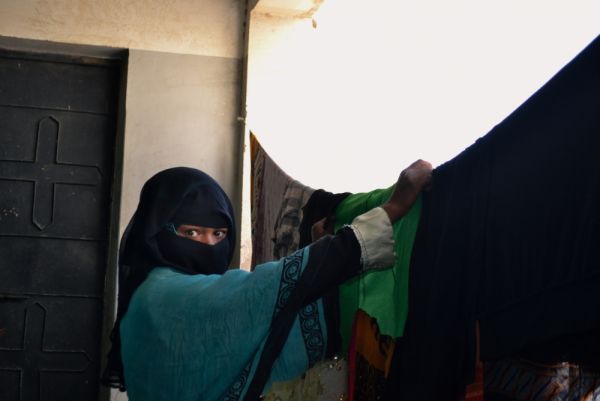 اقتصاد اليمن الذي دمرته الحرب يشجع زواج الأطفال