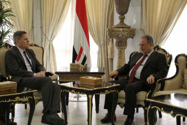 السفير الأمريكي يؤكد دعم بلاده المستمر للحكومة الشرعية في اليمن