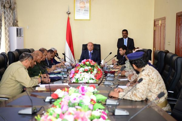 الرئيس هادي يشدد على توحيد الصف للقضاء على الإرهاب باعتباره أداة من أدوات الانقلاب