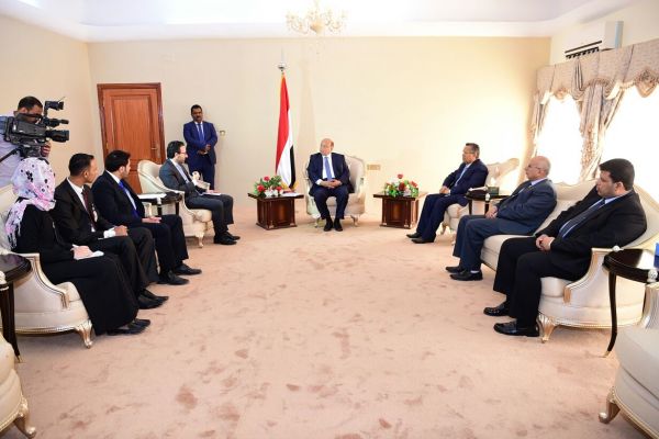 الرئيس هادي يحث الصليب الأحمر الدولي على توسيع إسهاماته ونشاطه في المجال الطبي باليمن